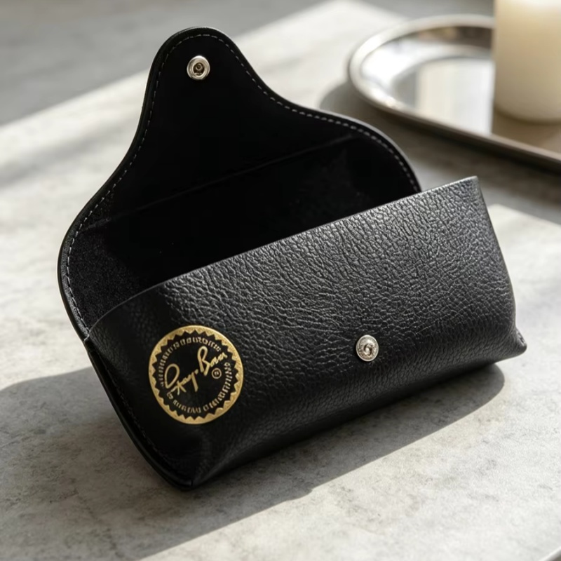 Luxury Bags Coach - Кожаный чехол для солнцезащитных очков Ray-Ban,