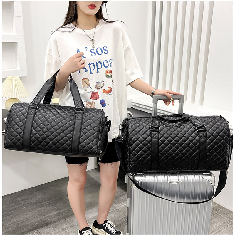 Женская спортивная сумка-тоут  – обзор и цена Weekender Bag Duffle