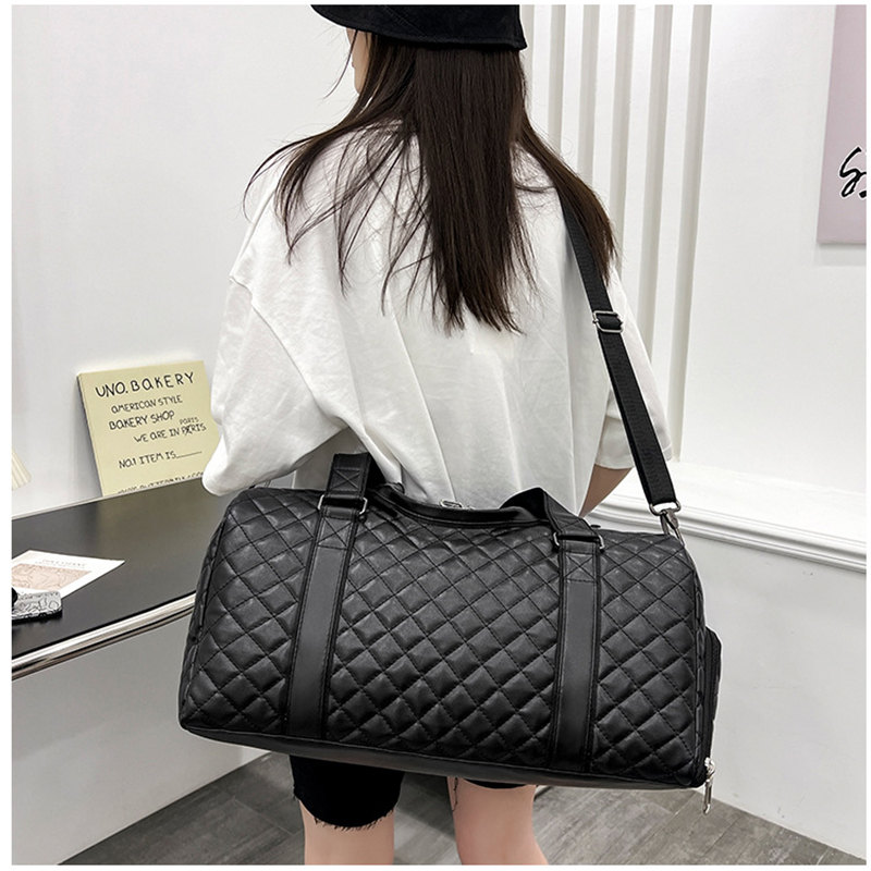 Женская спортивная сумка-тоут  – обзор и цена Weekender Bag Duffle
